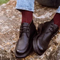 Polacchino Allacciato Da Uomo In Pelle Martellata Nera E Suola In Vibram