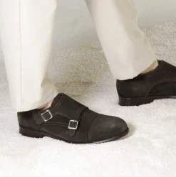 Scarpa Con Doppia Fibbia Da Uomo In Pelle Scamosciata Colore Marrone Scuro