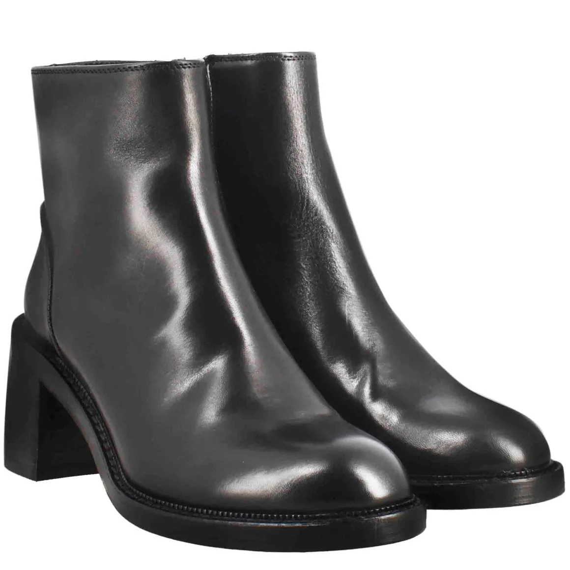 Stivaletto Diver Basso Da Donna Con Tacco In Pelle Lavata Colore Nero